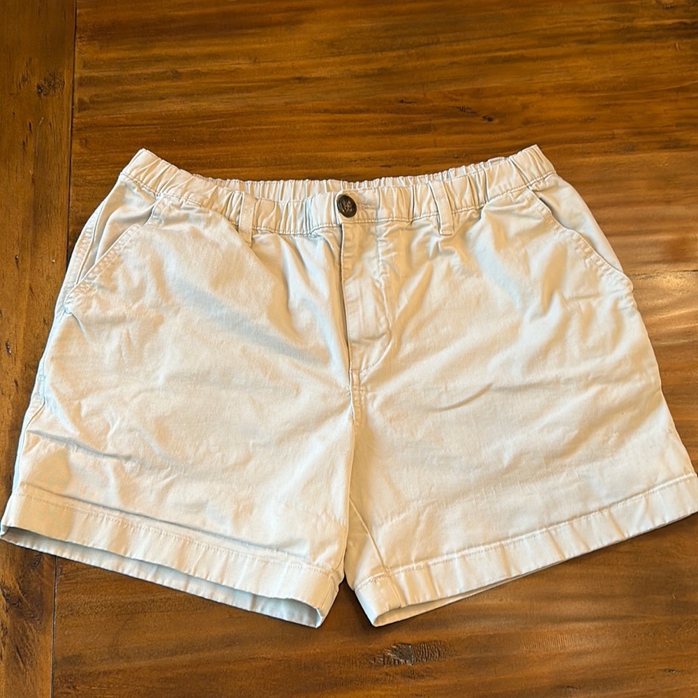 Chubbies elastic waist Tan Khaki Shorts Size large 5.5”Inseam